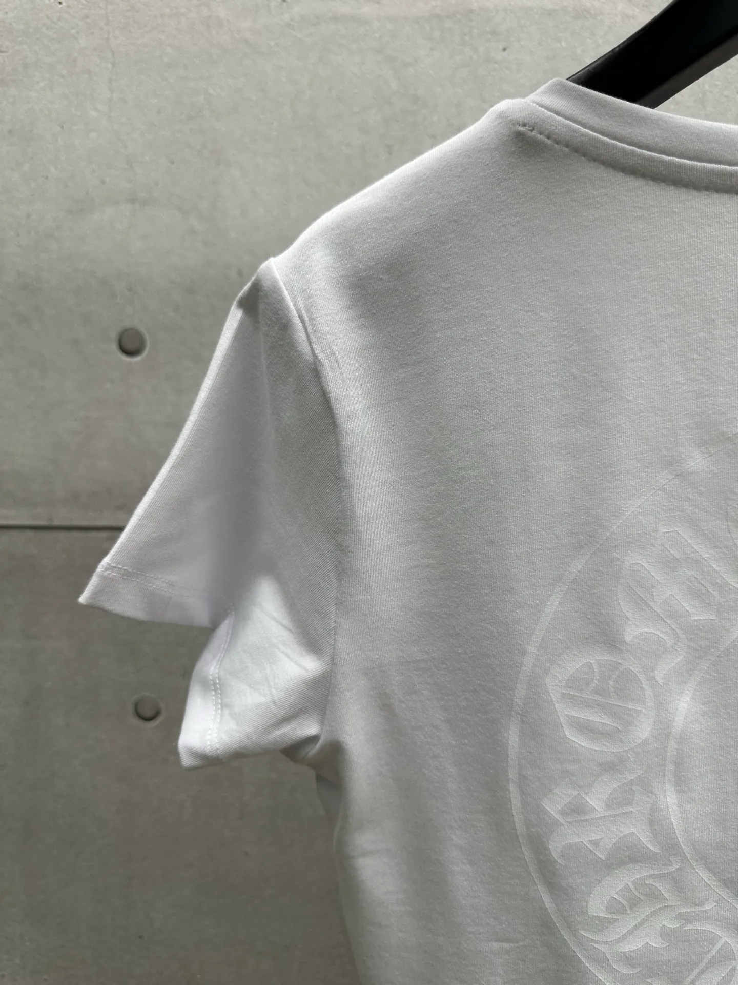 P126 #080 CHROME HEARTS 25SS women's T-shirt Made of 220G original consistent fabric V-neck women's waist style The whole body is made of imported digital direct printing Color: White Size: S M L